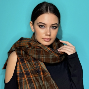 Φουλάρι:FLR139A