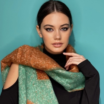 Φουλάρι:FLR129A